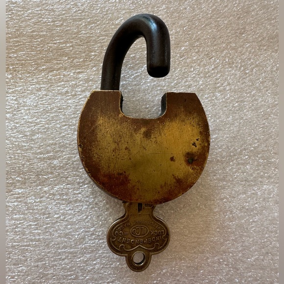 1890 Old Glory Lock and Key, Independent Lock Company, Fitchburg, MASS - Picture 11 of 11